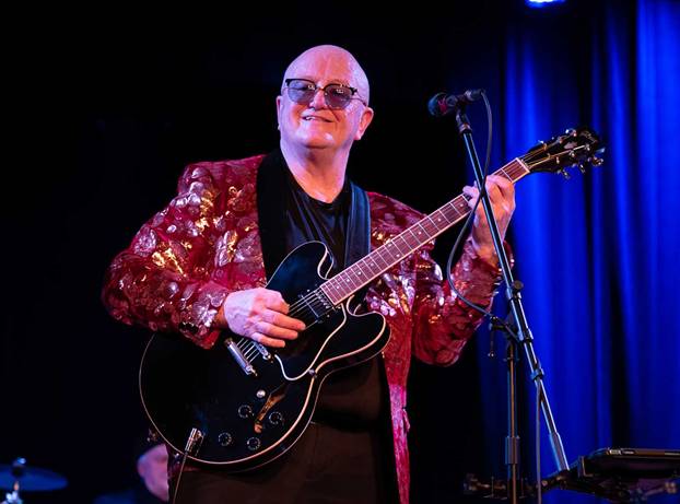 Pat Colwell performing